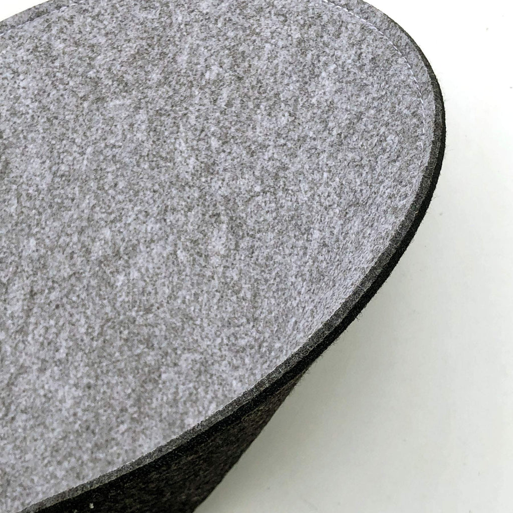 Border Stitching Round Dual-Color Felt Reversible Placemat (Black/Gray), Set of 6 Placemats