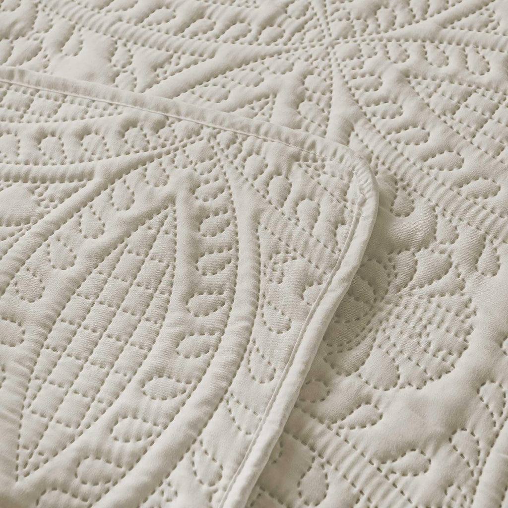3-Piece Quilt Set with Ruffle, Lightweight Soft Quilt Geometric Bedspread Coverlet with 2 Pillow