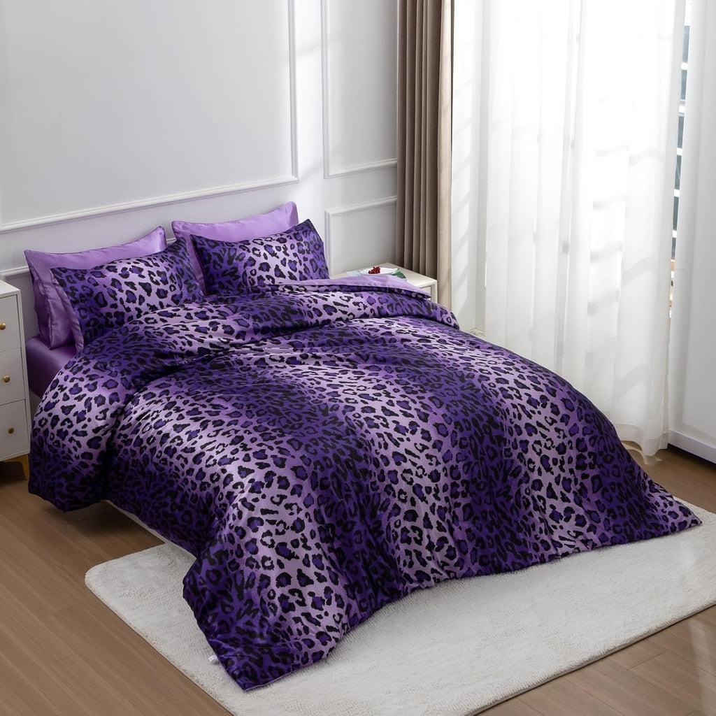 A Nice Night Leopard Printed，Satin Silky Soft Quilt Sexy Luxury Super Soft Microfiber Comforter Quilt Bedding