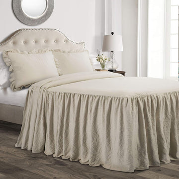 Ruffle Skirt Bedspread Set - 3-Piece Luxurious Farmhouse Bedding - Elegant Ruffle Detail - Timeless Style - Soft