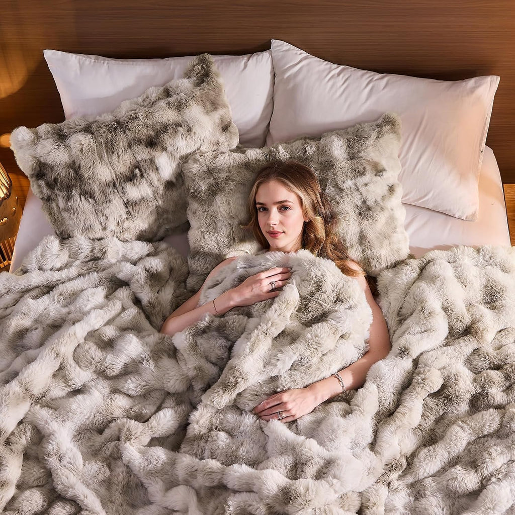 Fluffy Faux Rabbit Fur Throw Blanket - Soft Plush Luxury Bubble Blanket for Couch, Bed (King Size 108''x90''