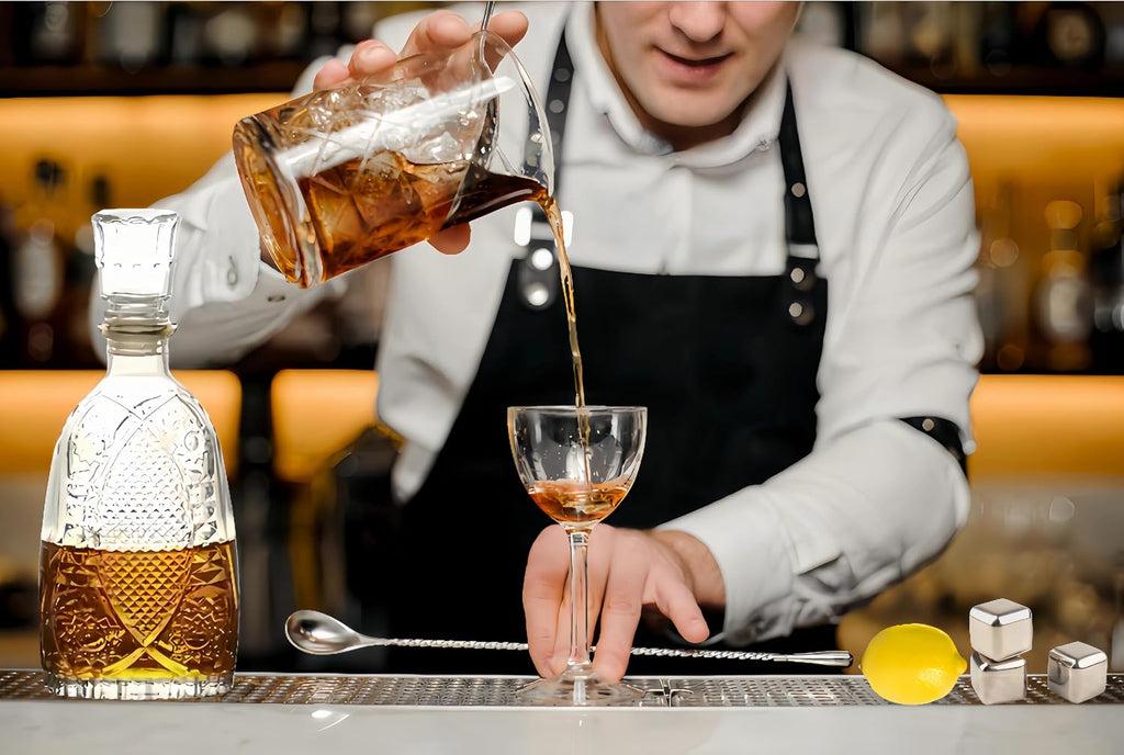 Whiskey Decanter,27OZ Liquor Decanter with Stopper