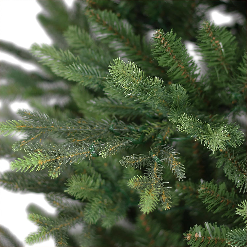 7.5 Foot Pre-Lit Alberta Spruce Artificial Christmas Tree with 1,000 Warm White LED Lights