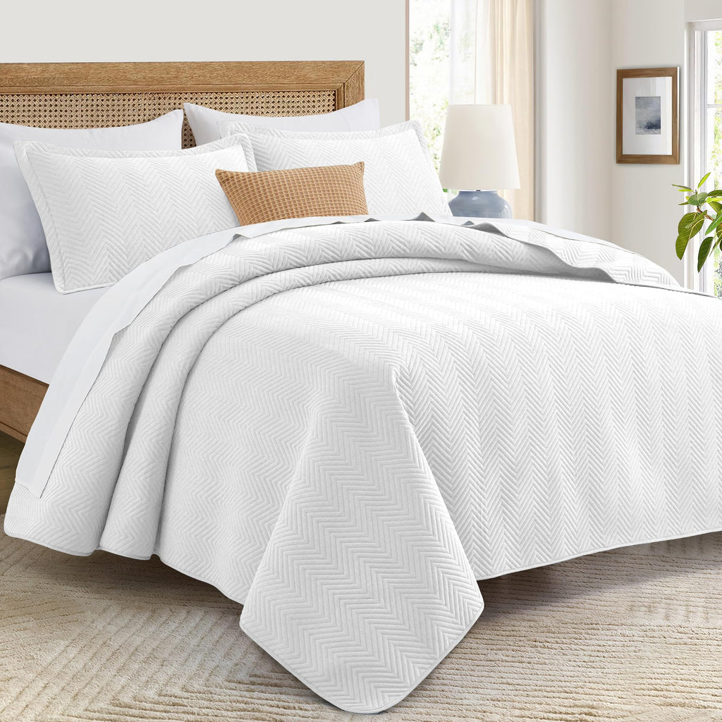 Quilt Bedding Set White Bedspread Wave