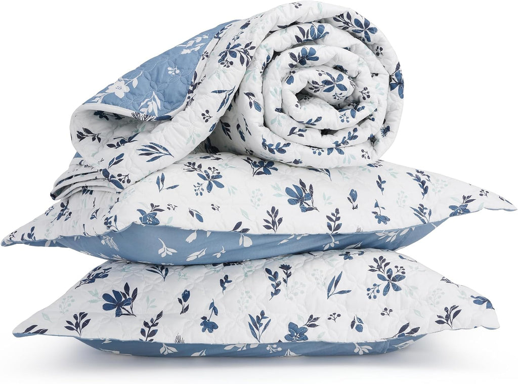 Floral Quilt Queen - Reversible Blue & White Floral Comforter, Daisy Design Lightweight Bedspread Quilt Bedding, Soft