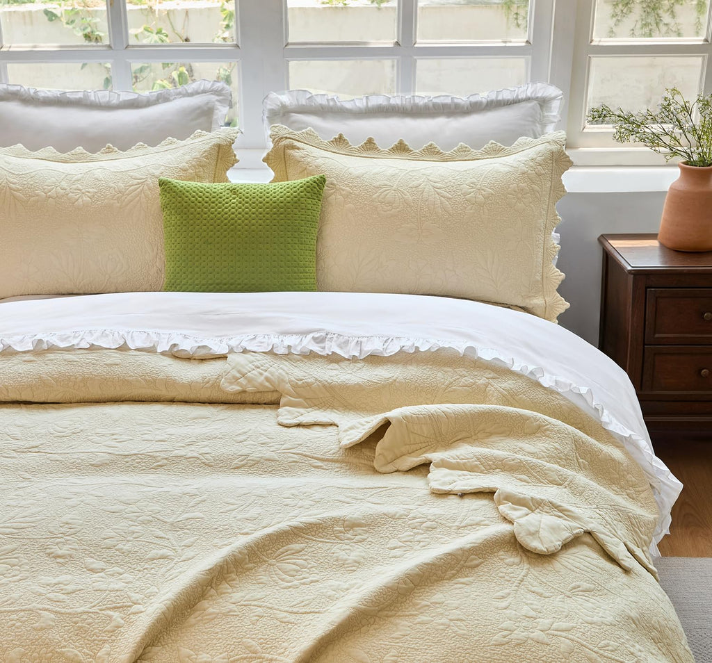 Beige Cotton Quilt Set Scalloped Matelasse Coverlet 3PC