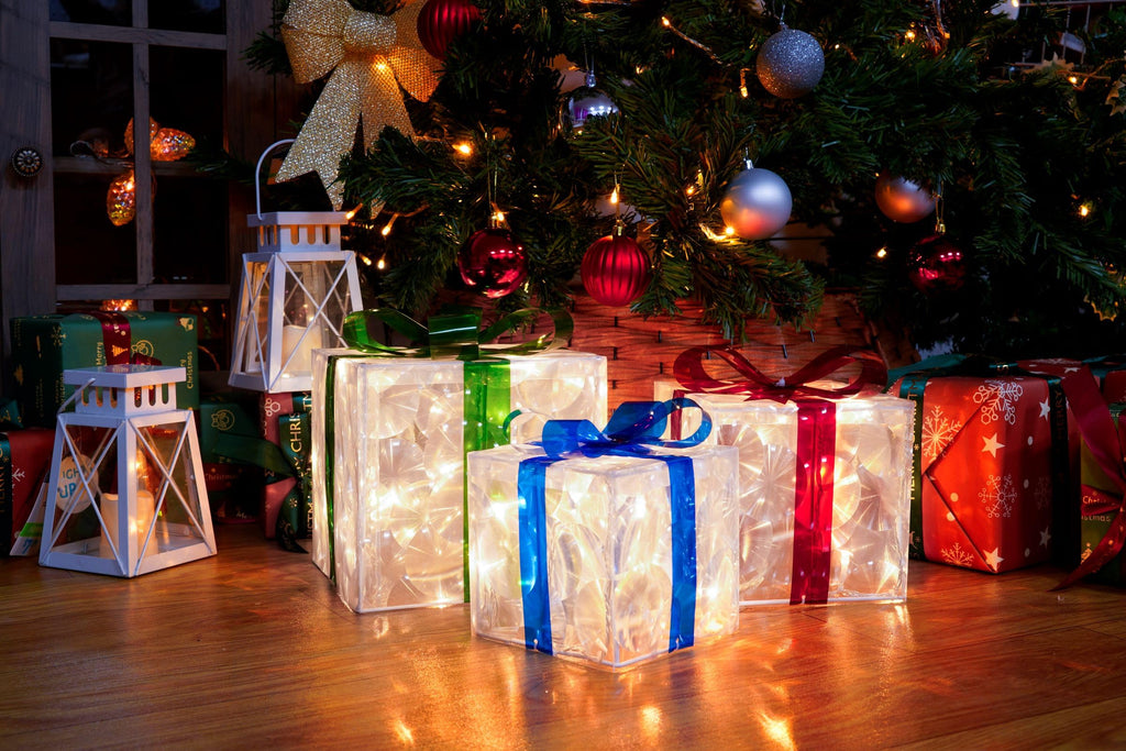 Set of 3 Christmas Lighted Gift Boxes, 60 LED Light Up Present Boxes for Christmas Decorations Indoor Outdoor Yard