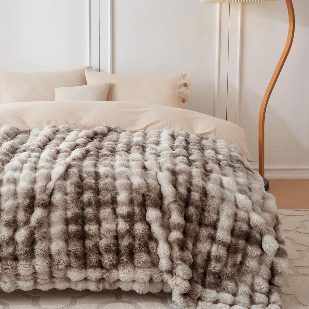 Faux Fur Throw Blanket for Couch, Cozy Soft and Fuzzy Plush Rabbit Fur Bubble Blanket for Sofa Bedroom Living Room