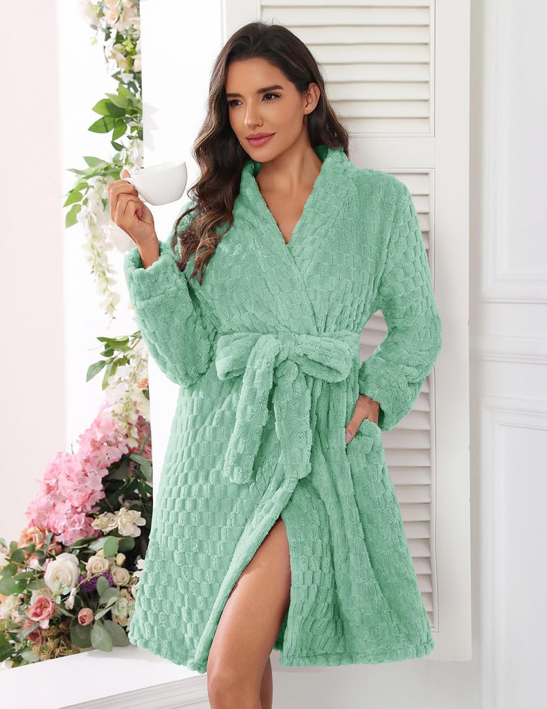 Women's Robes Short Plush Bathrobe Knee Length Warm Soft Jacquard Robe Winter House Coat with Pockets S-XXL