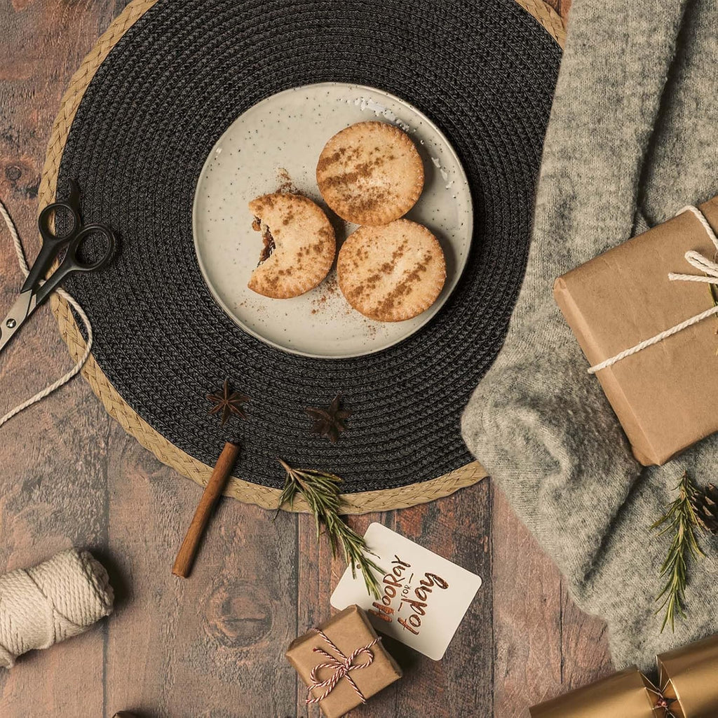 Round Placemats, Woven Table Mats, Thin Edge, Black - Set of 8