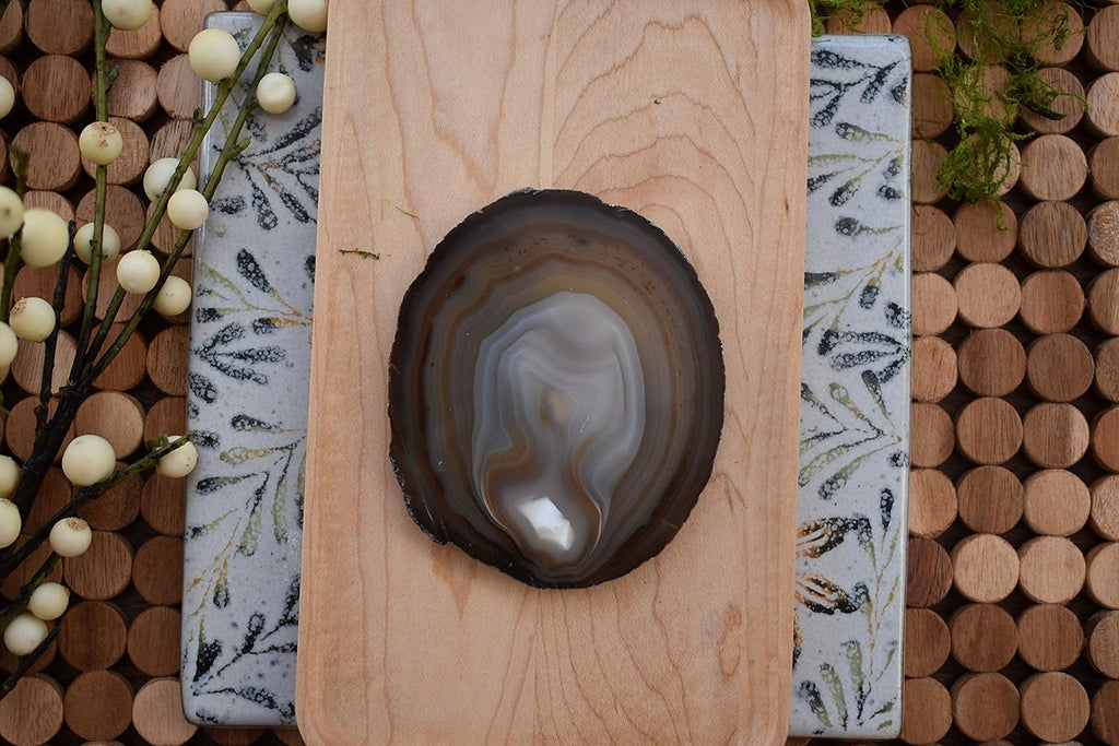 Natural Agate Stone Coasters Polished Geode Drink Mats for Dining & Coffee Table & Kitchen Decor No Dye - Set of 4