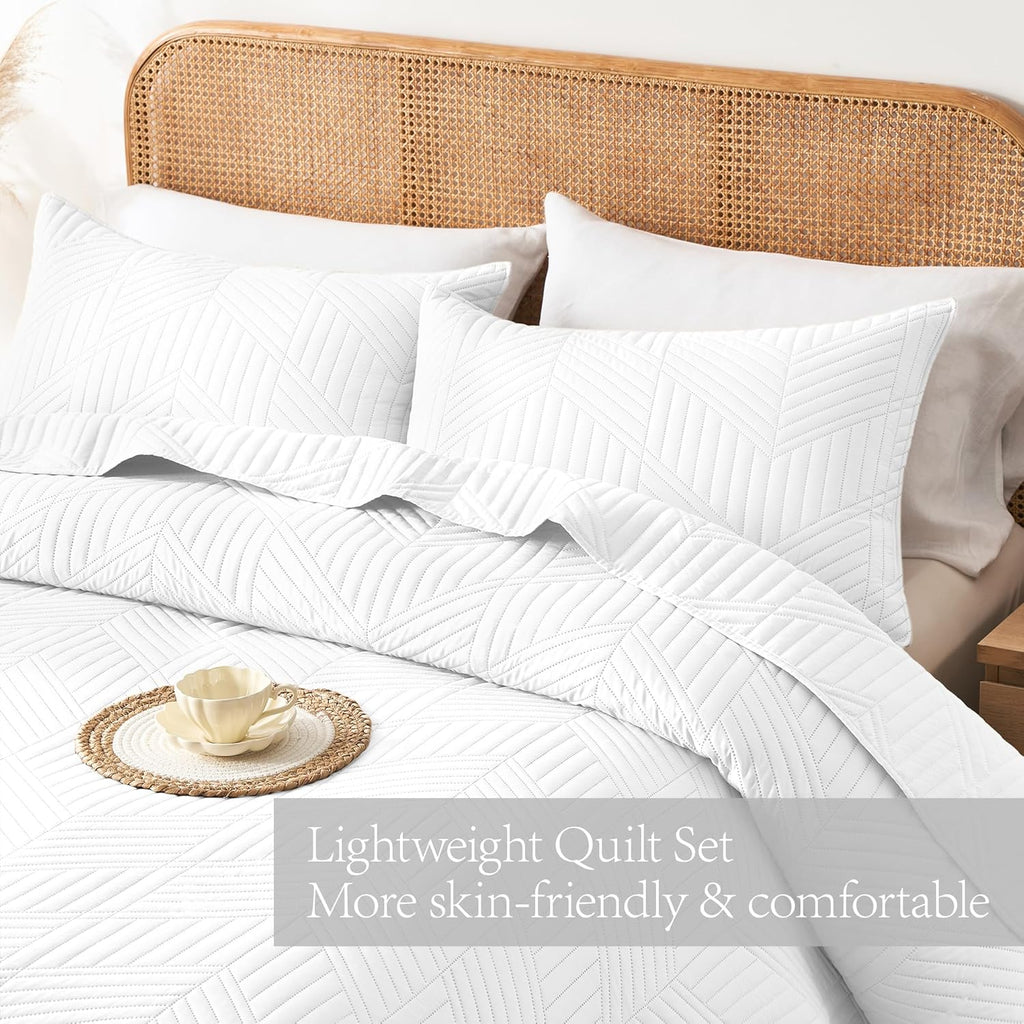 King Quilt Bedding Set,White Ultrasonic King/Cal King Quilt Set Reversible Microfiber Bedspread,Lightweight Soft