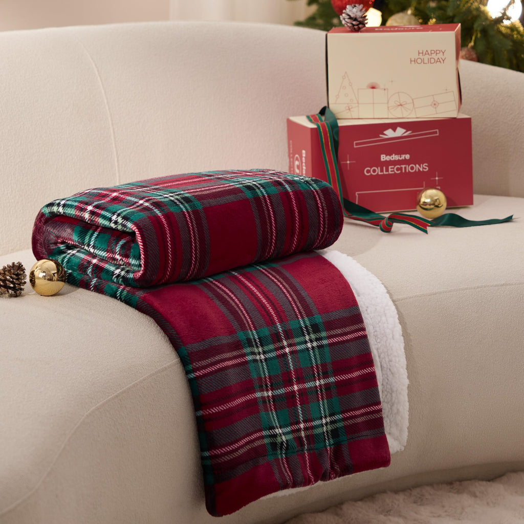 Christmas Throw Blanket for Couch - Christmas Decorations Gifts for Women, Warm Sherpa Plaid Throw Blanket, Red