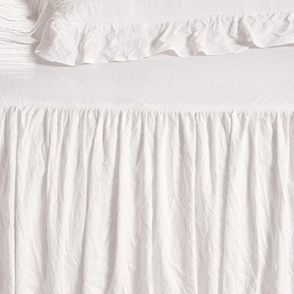 Ruffle Skirt Bedspread Set - 3-Piece Luxurious Farmhouse Bedding - Elegant Ruffle Detail - Timeless Style - Soft