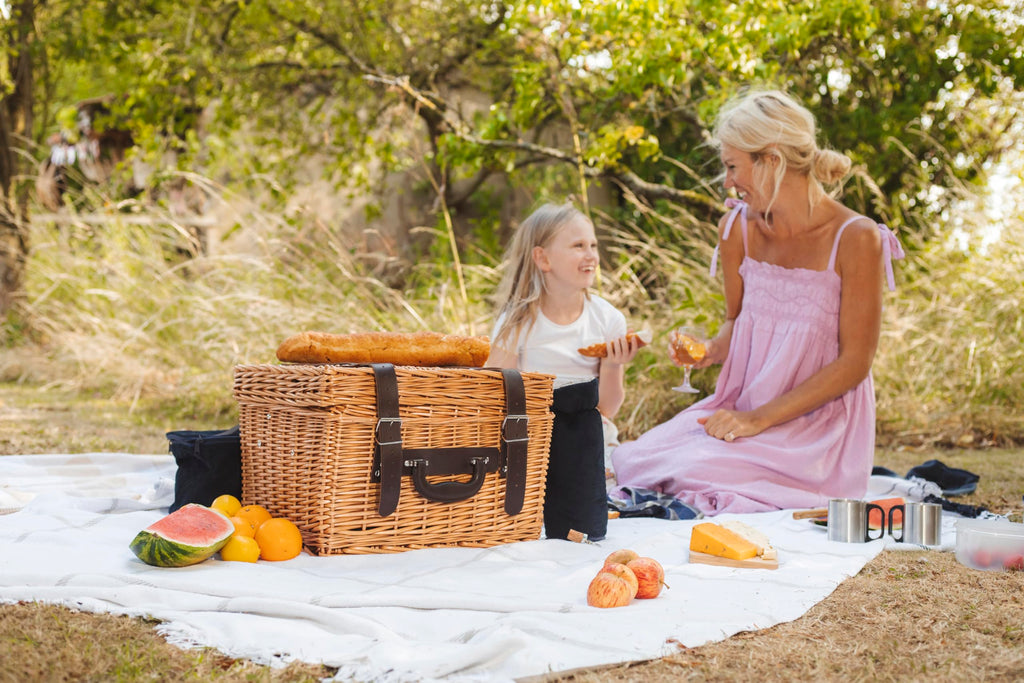 Romantic Canterbury Deluxe Wicker Picnic Basket Set for 2, with Blanket and Soft Cooler, One Size, Navy With Plaid