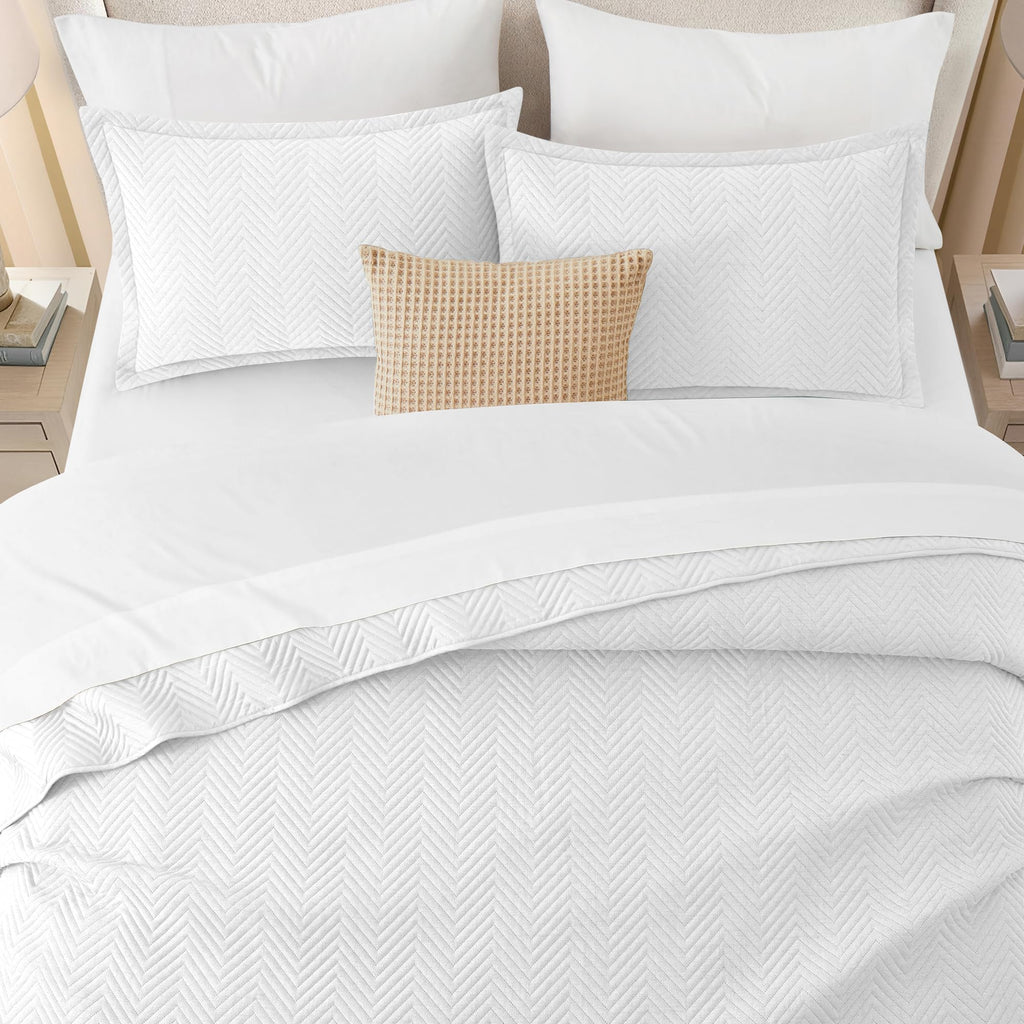 Quilt Bedding Set White Bedspread Wave