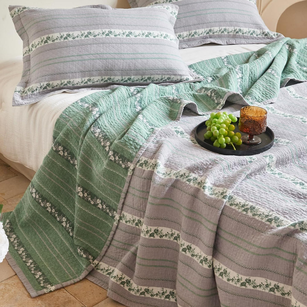 Cotton Jacquard Flower Quilt Set, 3-Piece Botanical Bedspread
