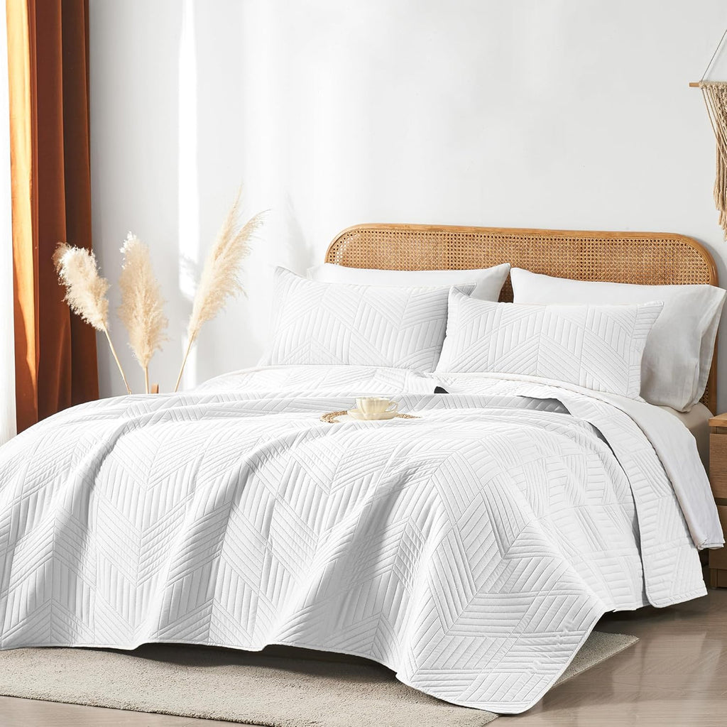 King Quilt Bedding Set,White Ultrasonic King/Cal King Quilt Set Reversible Microfiber Bedspread,Lightweight Soft