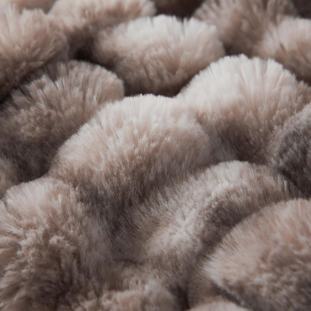 Faux Fur Throw Blanket for Couch, Cozy Soft and Fuzzy Plush Rabbit Fur Bubble Blanket for Sofa Bedroom Living Room