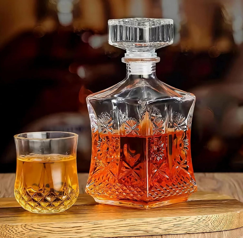 Whiskey Decanter, 24oz Liquor Decanter with Airtight Glass Stopper