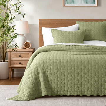Scalloped Cotton Muslin Quilt Set, Lightweight Mint Green