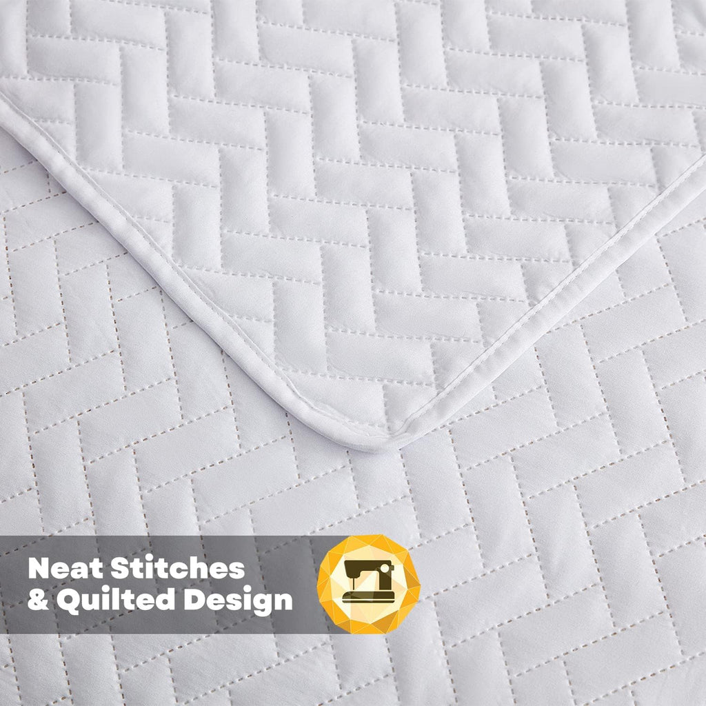 White Quilt Set Queen, Lightweight Bedspread Ultrasonic Chevron Pattern Light Coverlet for All Season Comforter