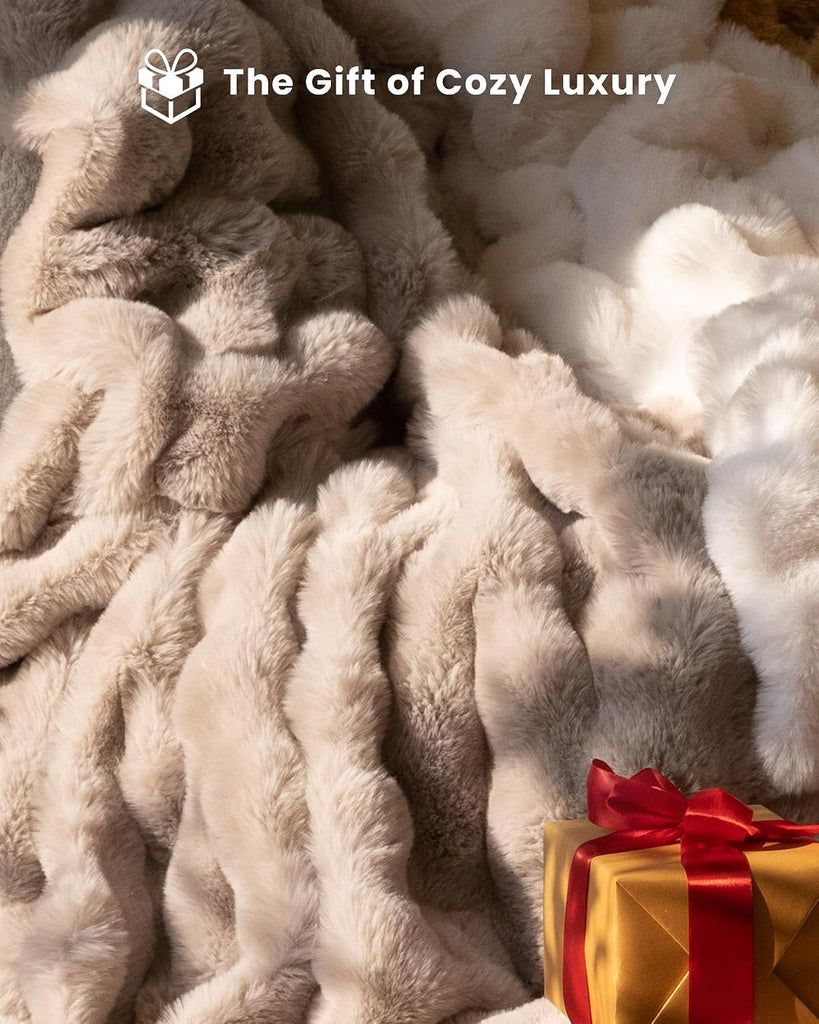 Ultra Soft Cozy Faux Fur Throw Blanket, Fuzzy Plush Thick Bubble Blanket, Oversize Luxury Fluffy Blanket for Couch