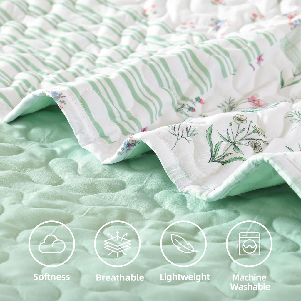 Floral Quilt Set - Ultra Soft Lightweight Bedspread, Green Bedding Set with Pillowcases