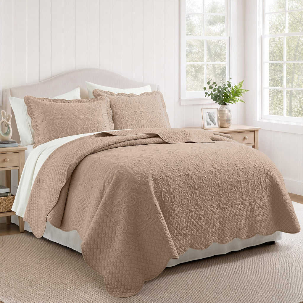 100% Cotton Scalloped Quilt Set, Sand Soft Lightweight Cotton Bedspread Coverlet, 3 Pieces Reversible