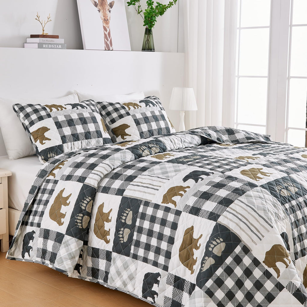 Rustic Quilts | 2-Piece Cabin Comforter Set with Sham | Reversible Lodge Bear Bedding for All Season