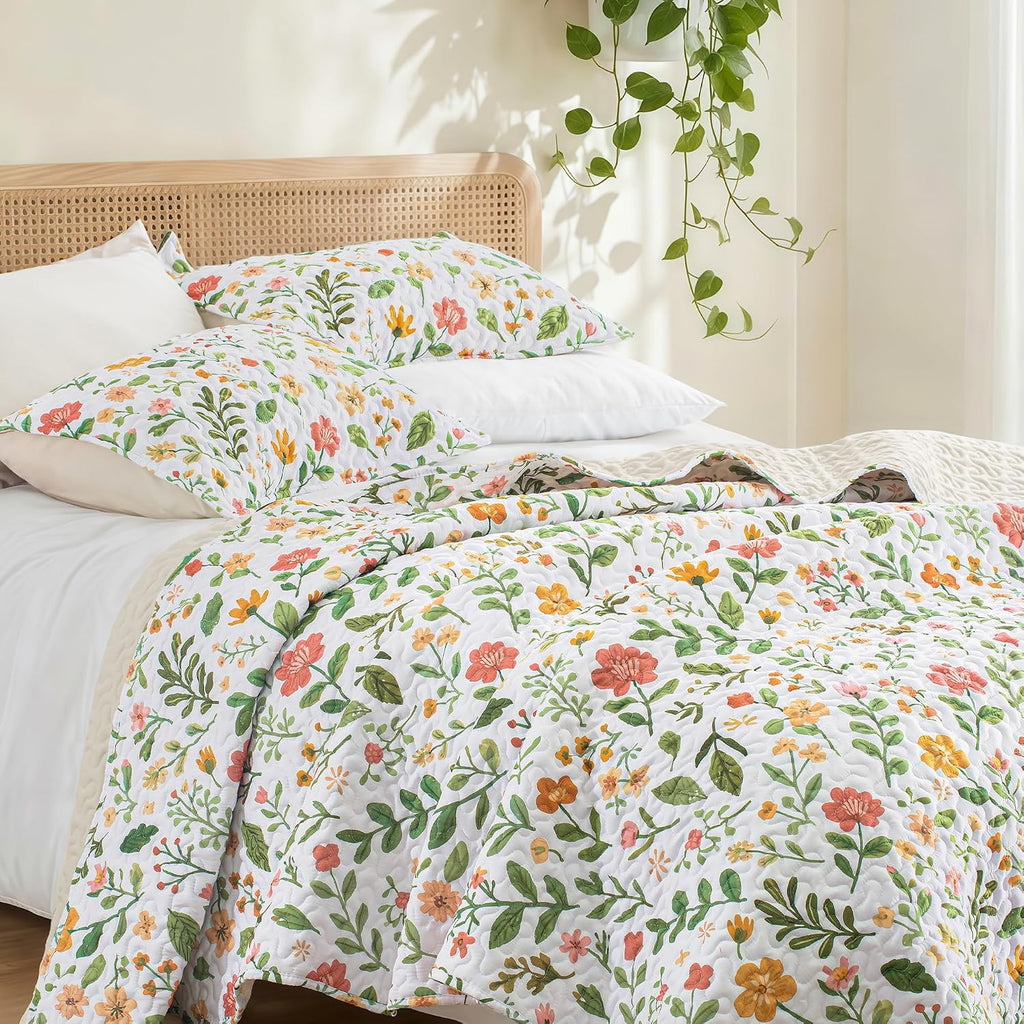 Floral Quilts Queen, White Queen Quilt Bedding Set with Chic Vintage Botanical Pattern, Reversible Lightweight Spring