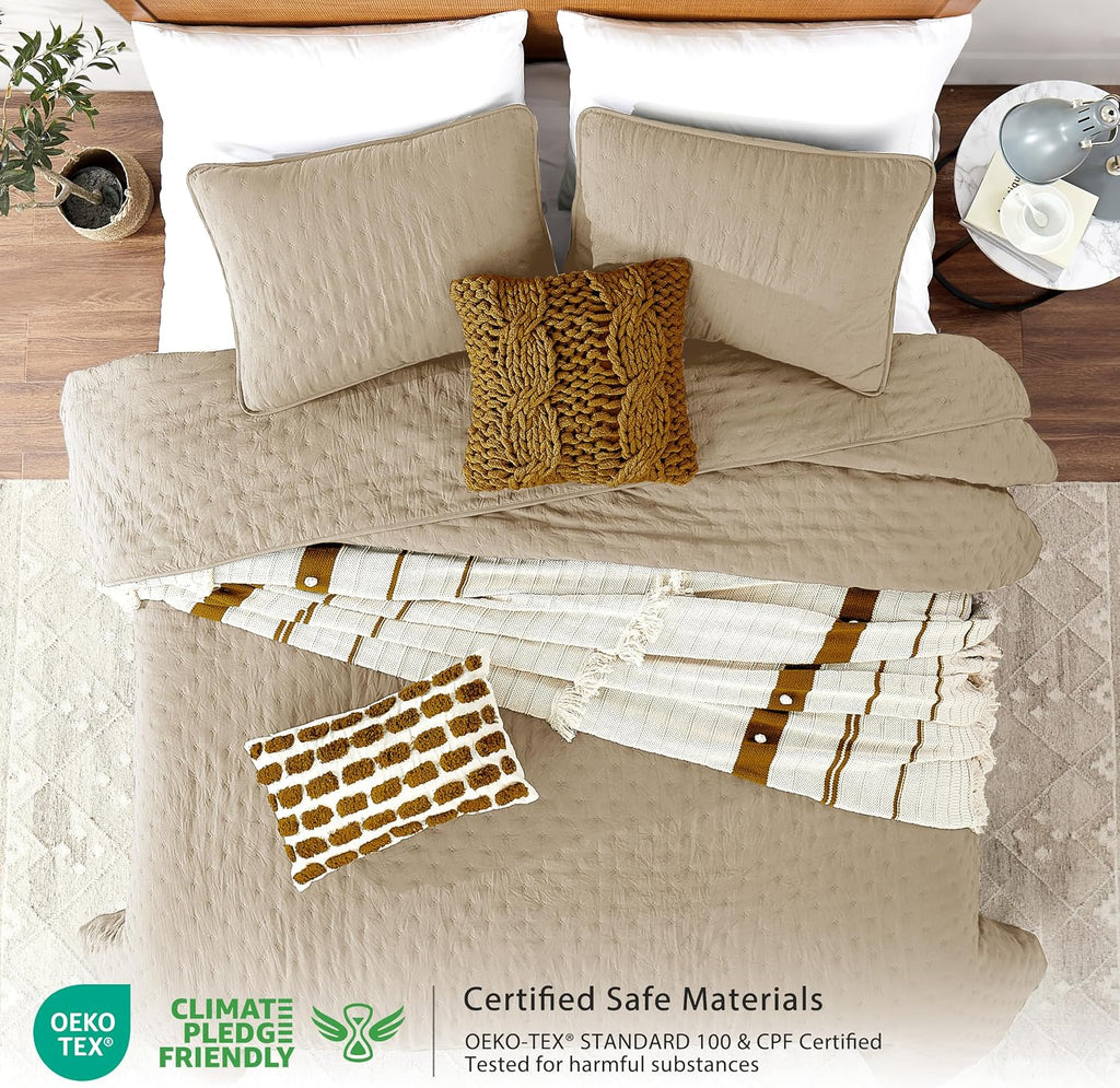 Beige Cloud Queen Quilt Bedding Sets with Pillow Shams, Farmhouse Lightweight Soft Bedspread Coverlet, All Season