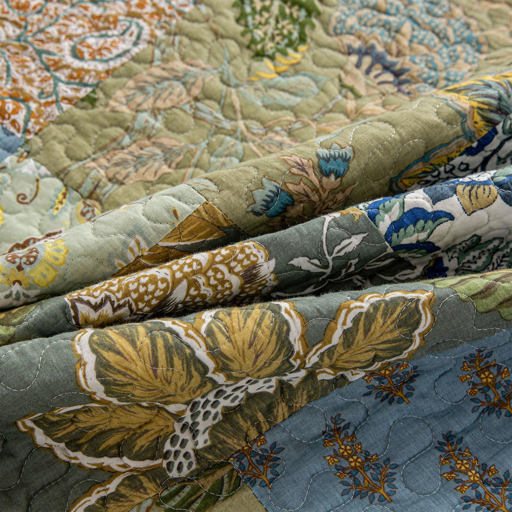 Oversized Quilt Patchwork Bedspreads (110x118 Inch)