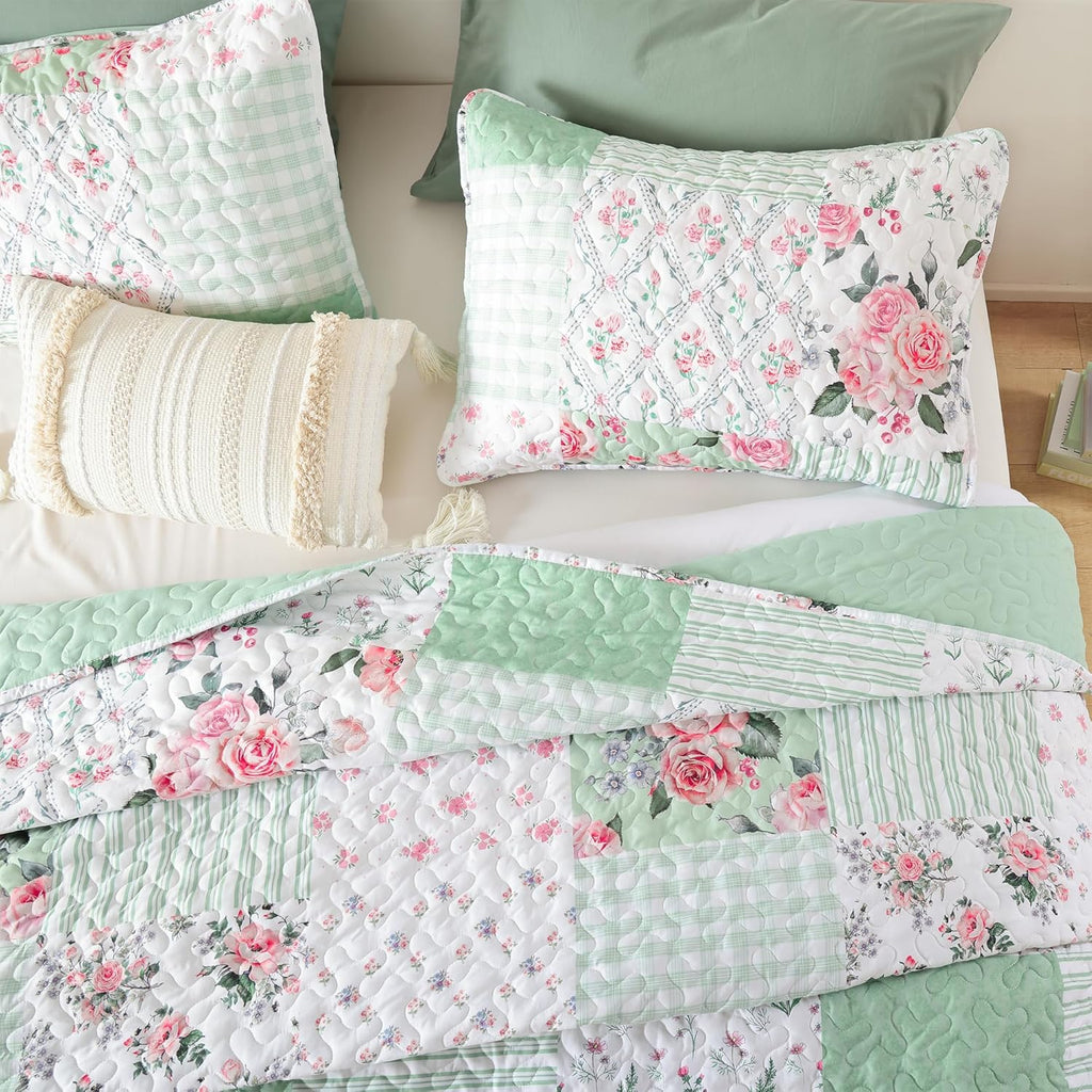 Floral Quilt Set - Ultra Soft Lightweight Bedspread, Green Bedding Set with Pillowcases