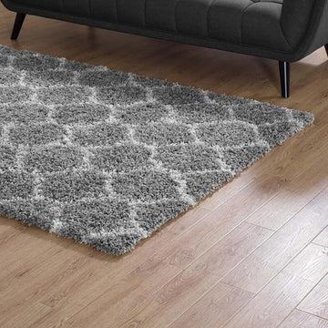Solvea Moroccan Trellis High Pile Shag 5x8 Area Rug With Lattice Design in Gray and Ivory