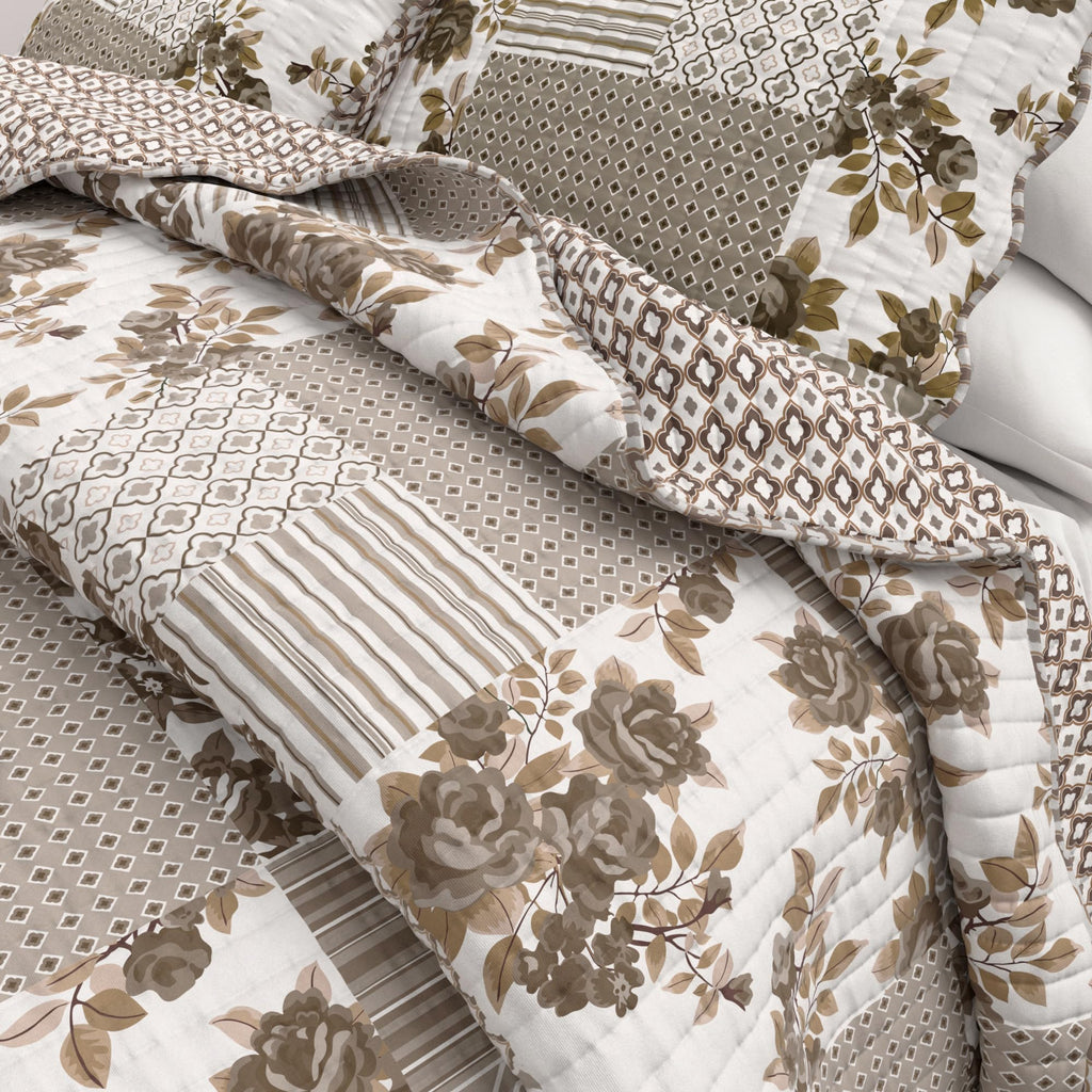 Floral Quilt Set - 3-Piece Size Scalloped Bedding Set - Lightweight, All-Season, Reversible Bedspread