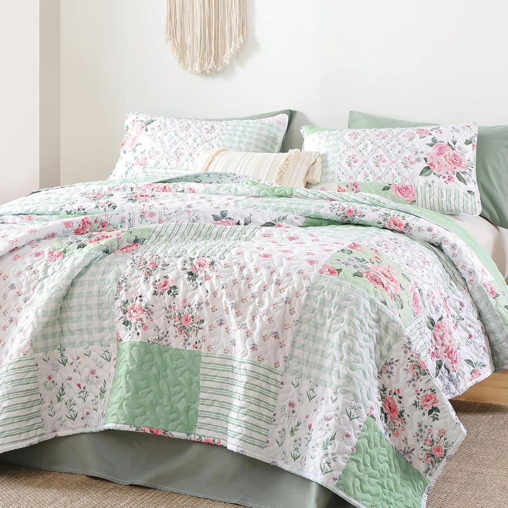 Floral Quilt Set - Ultra Soft Lightweight Bedspread, Green Bedding Set with Pillowcases