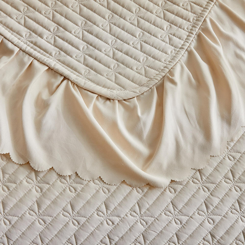 Ruffled Quilt Bedding Set 96 * 108 in - 3 Pieces Solid Shabby Chic Farmhouse Ruffles Rustic Coverlet