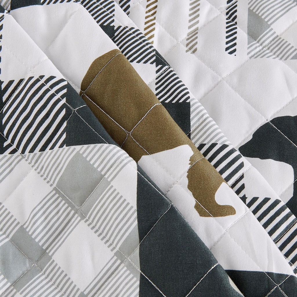 Rustic Quilts | 2-Piece Cabin Comforter Set with Sham | Reversible Lodge Bear Bedding for All Season