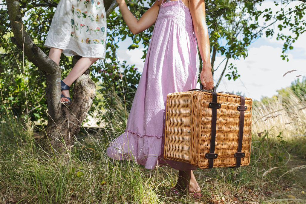 Romantic Canterbury Deluxe Wicker Picnic Basket Set for 2, with Blanket and Soft Cooler, One Size, Navy With Plaid