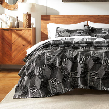 Geometric Jacquard Quilt Set Size 3 Pcs Ultra Soft Lightweight Quilts with 2 Pillow Shams Bedspread