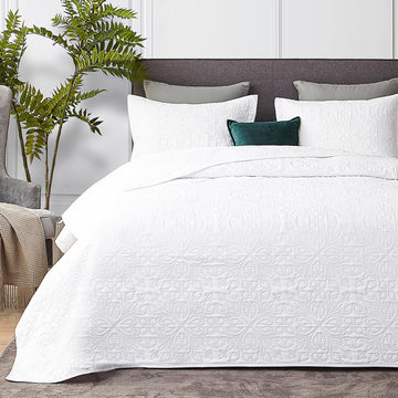 Quilt, White Quilt 3 Pieces (1 Quilt, 2 Shams)