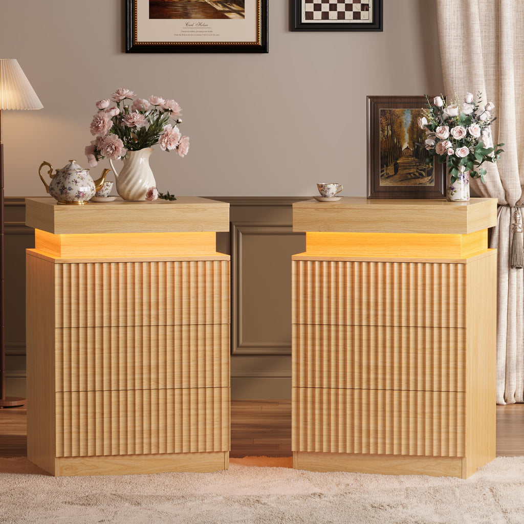 Fluted 3 Drawer Dresser with Charging Station, Oak