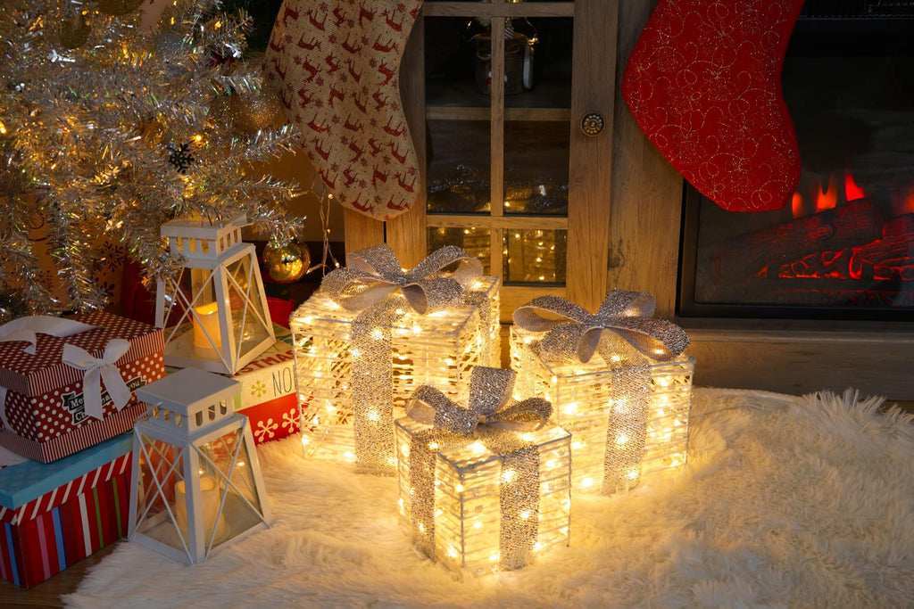 Set of 3 Christmas Lighted Gift Boxes, Plug-in 140 LED Light Up Present Boxes for Christmas Decorations Indoor Home