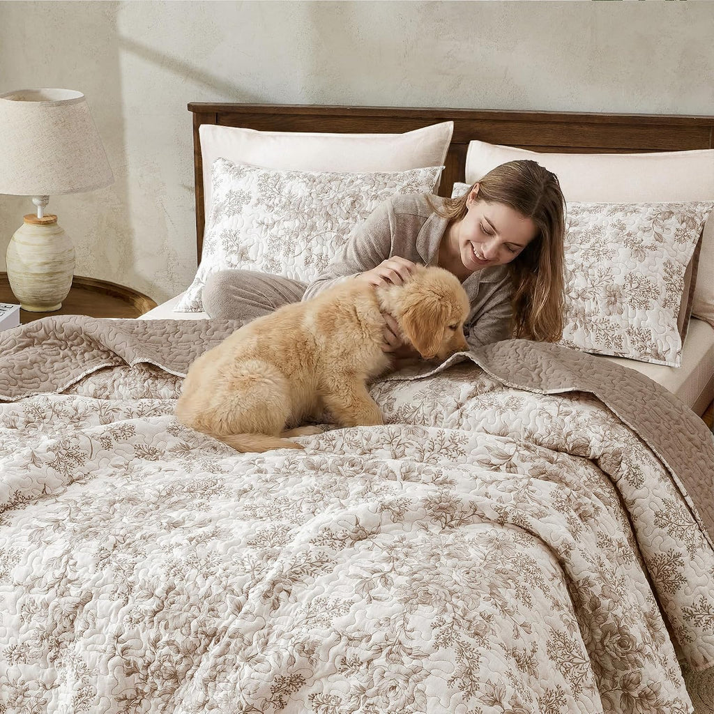 Taupe Floral Quilt, Summer Cooling 3 Piece Cotton Vintage Farmhouse Bedding Set, Machine Washable Lightweight