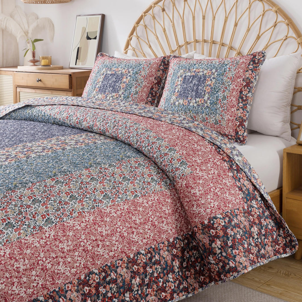 Vintage Floral Patchwork Quilt Set, with 2 Shams
