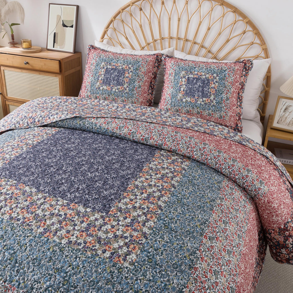 Vintage Floral Patchwork Quilt Set, with 2 Shams