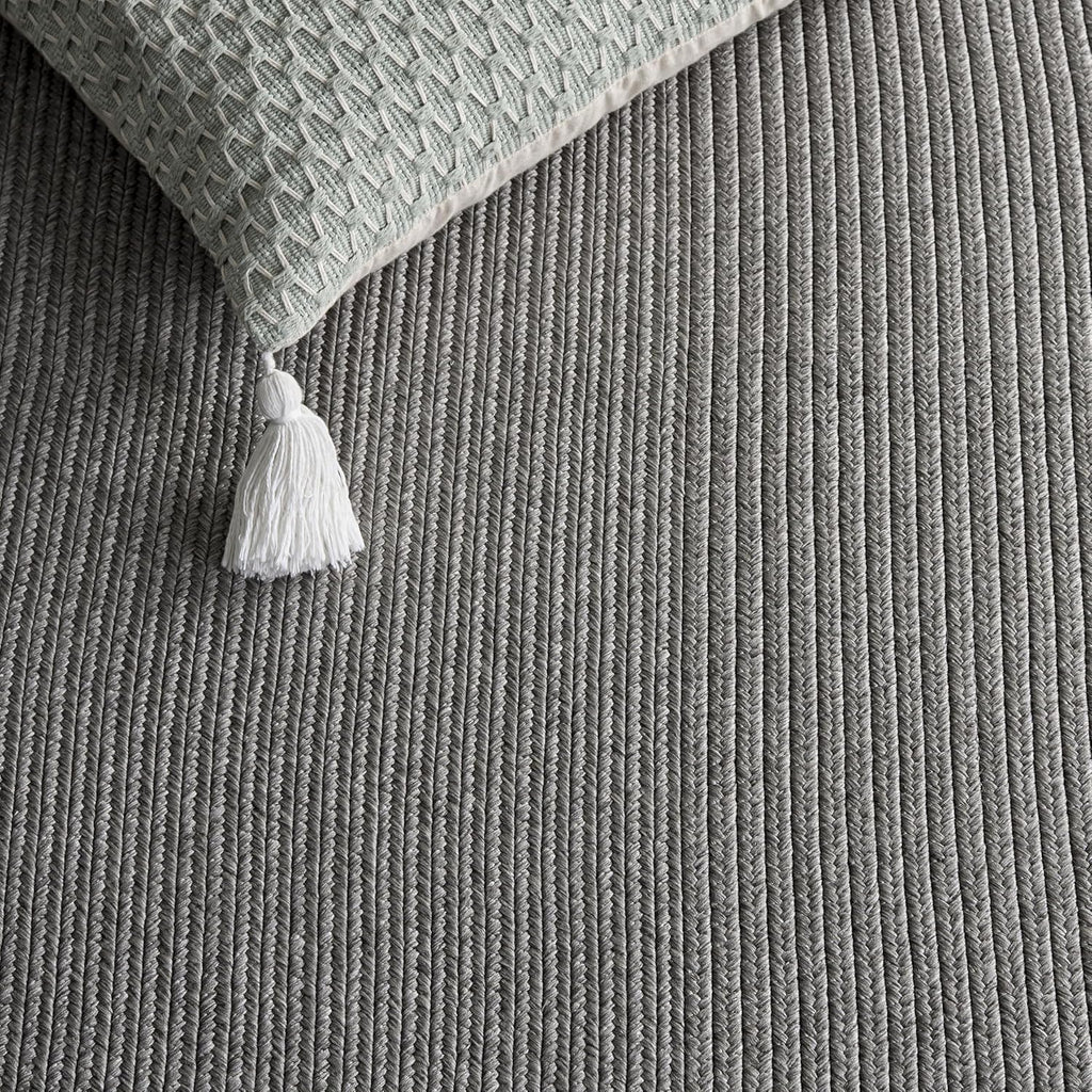 Braided Indoor/Outdoor Washable Oval Rug 4x6, Dark Grey BRD315G