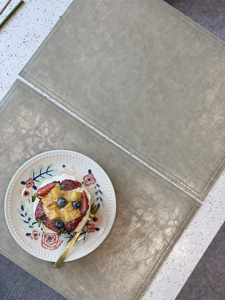 Waterproof PU Placemats,Set of 8, Faux Leather Dining Table Mat, Easy to Wipe Off Scrub Vinyl Mat, Heat & Stain
