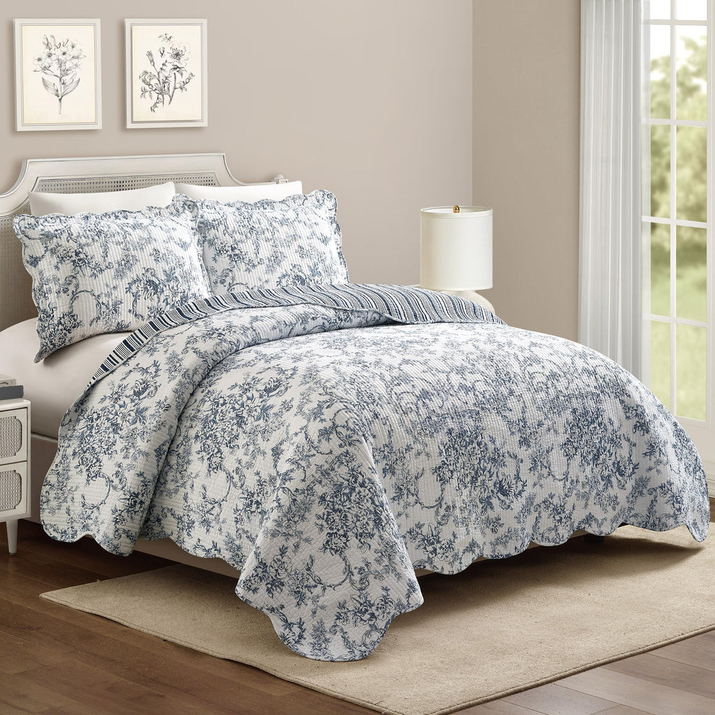Garden Toile 3-Piece Reversible Quilt Set - Lightweight Coverlet Set, Floral Vintage Quilted Bedding Set with 2